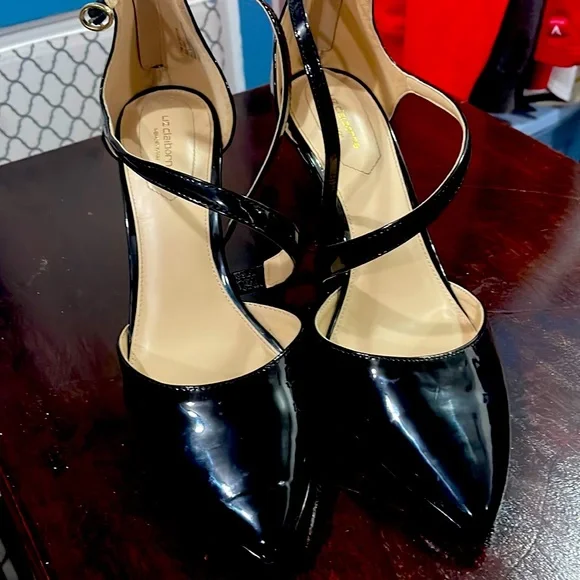 Size 11 patent leather heels - Picture 1 of 5